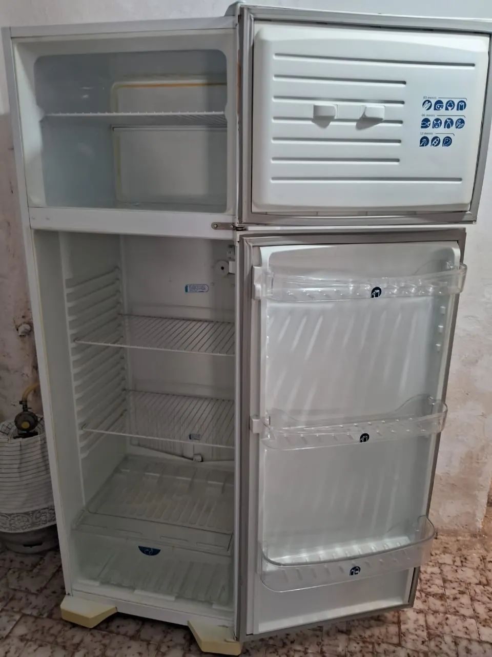 Geladeira DAKO pouco utilizada - Foto 2