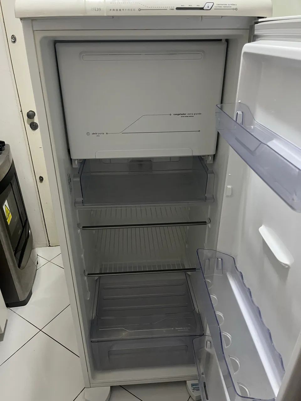 Geladeira Electrolux Frost Free 322L Painel Blue Touch Uma Porta Branca (RFE39) - 127V