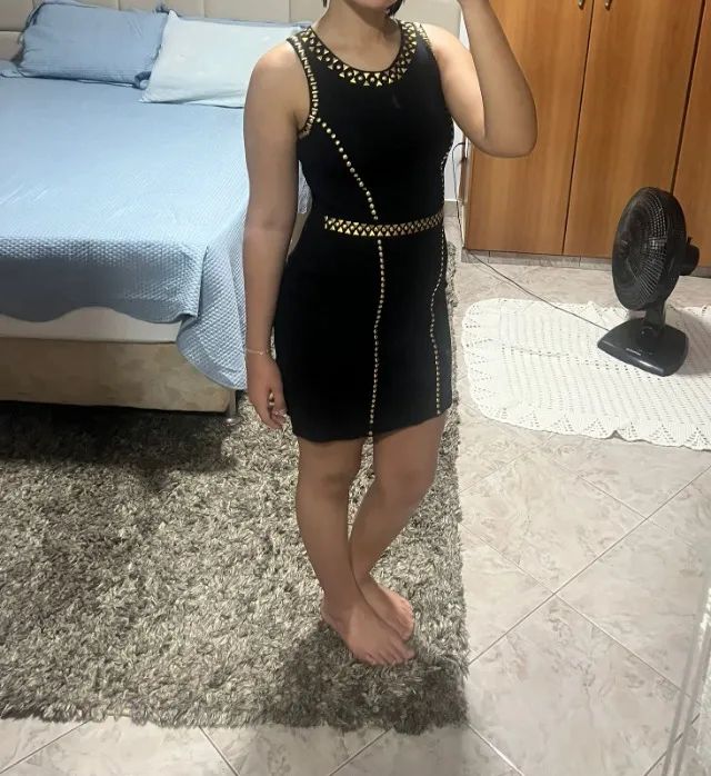 Vestido Le Lis Blanc Preto com Aplicações Douradas - Sofisticado, Perfeito para Noite