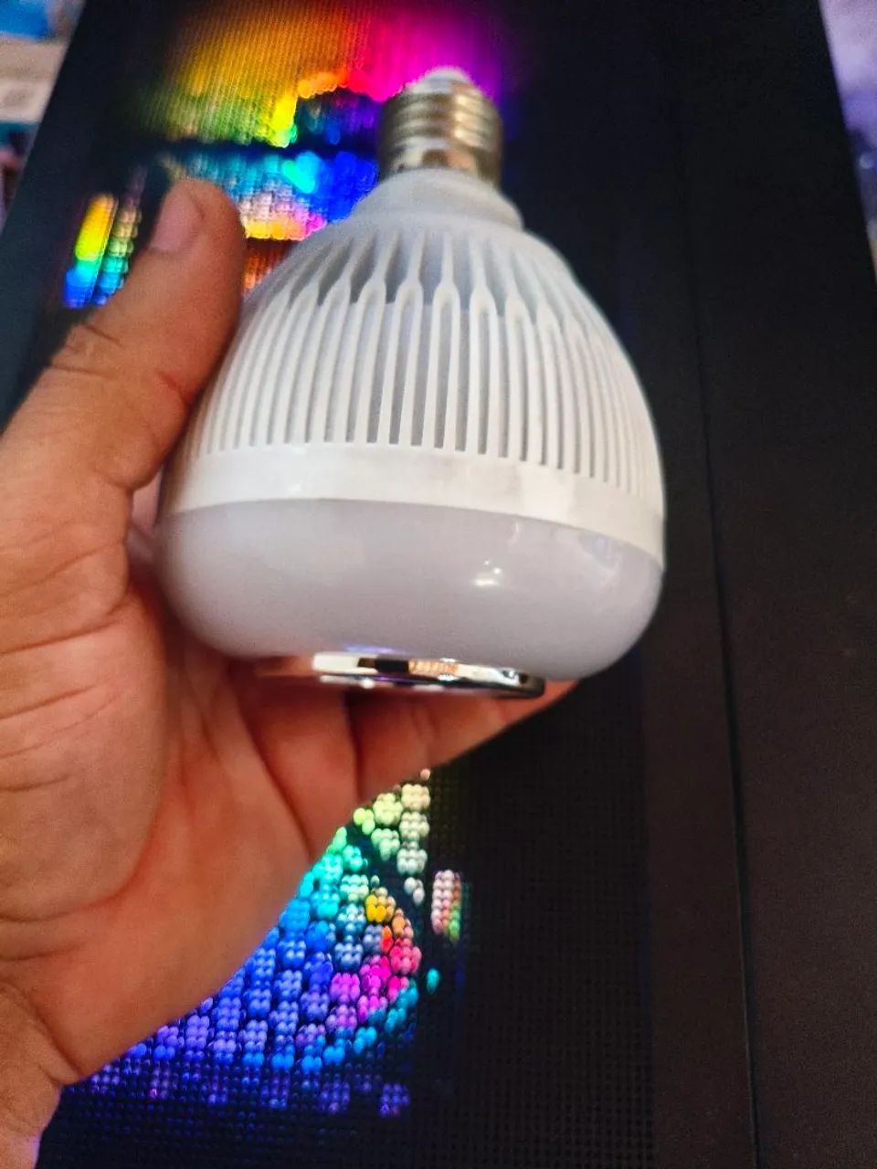 Lâmpada LED com alto-falante Bluetooth