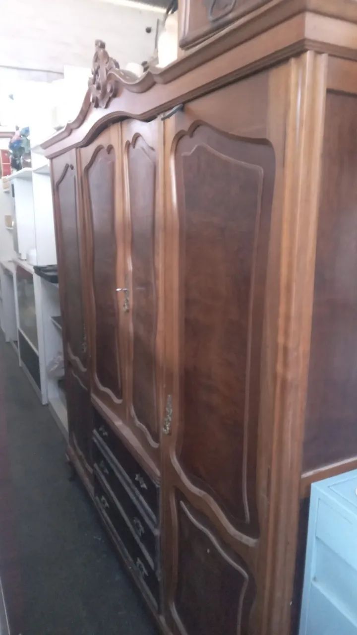 Guarda Roupa Antigo