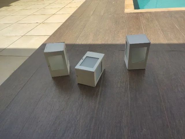 Kit com 3 Luminárias para área externa dim 20 x12 x 12cm aproximadamente - Foto 2