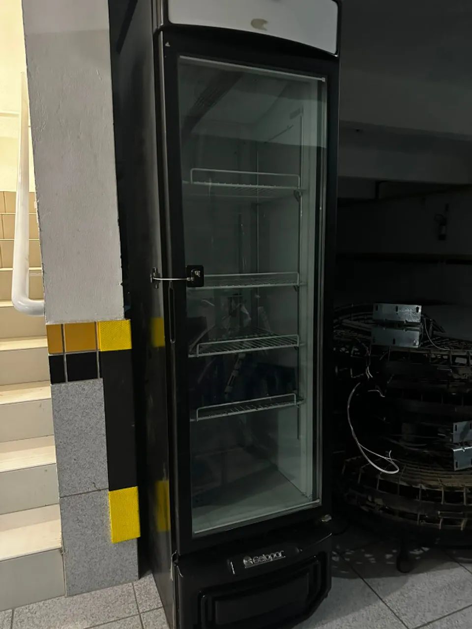 Expositor Refrigerado Vertical Gelopar 315L