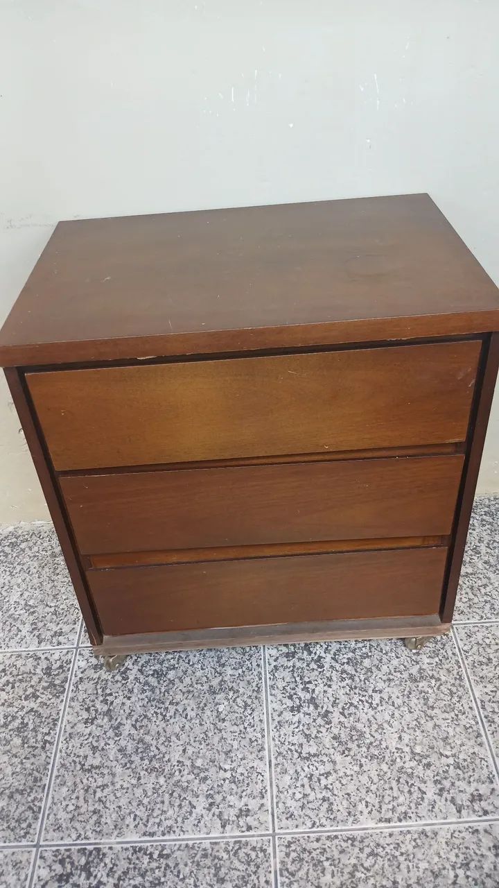 Mesa de cabeceira.