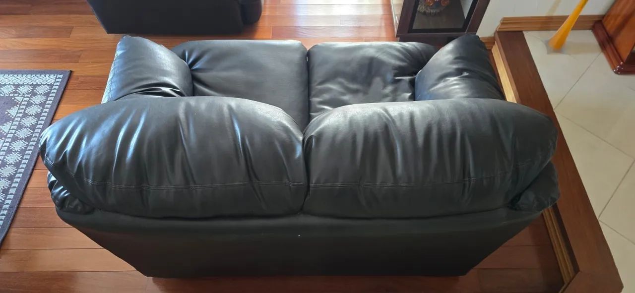 Jogo de Sofás Couro LEGITIMO ( 3 Lugares e 2 Lugares ) - PRETO - Foto 3