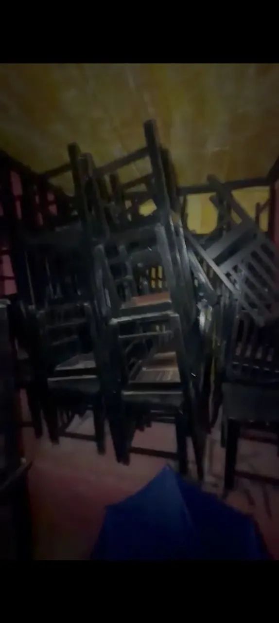 Mesas e várias cadeiras  - Foto 3