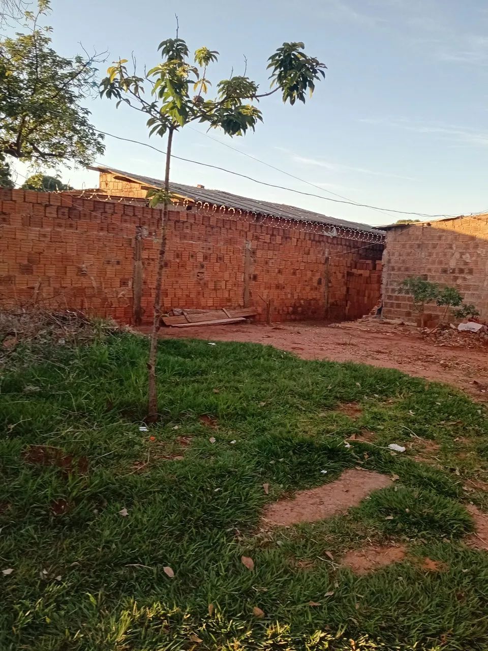 Terreno com duas casas meia água  - Foto 2