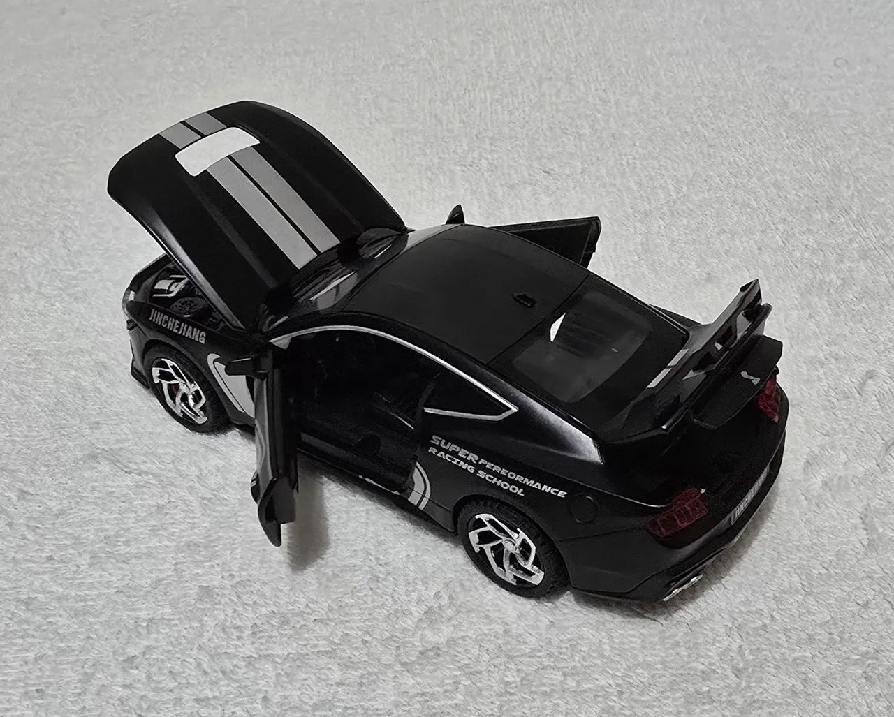 Carrinho miniatura Ford Mustang GT500  - Foto 3