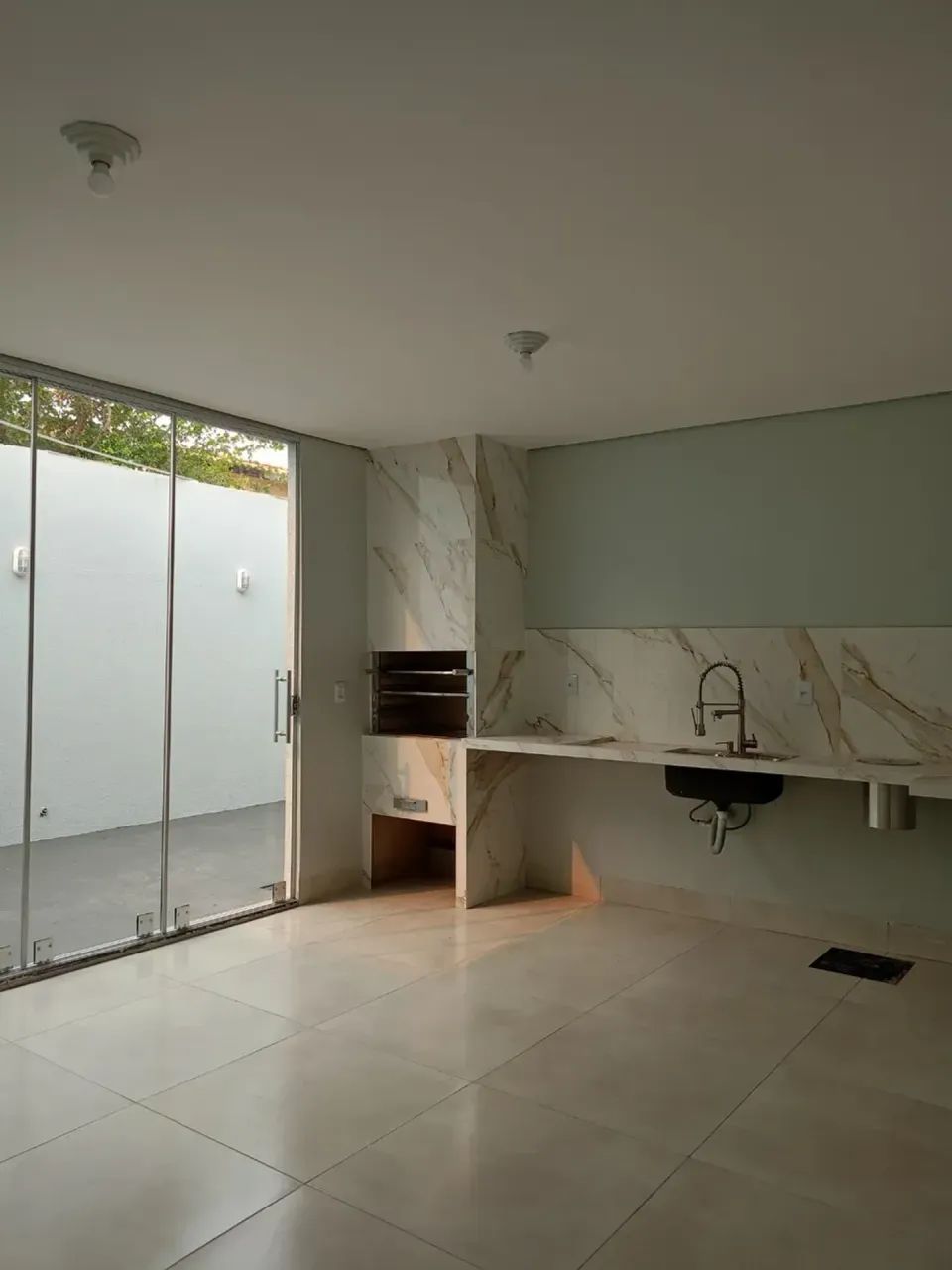 ALUGO CASA TODA REFORMADA NO PORTO - Foto 3