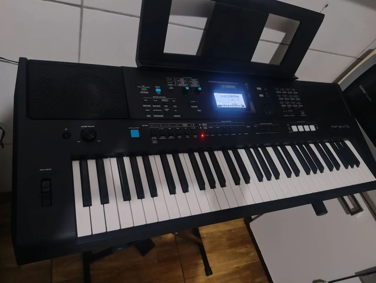  teclado Yamaha PSR-E473