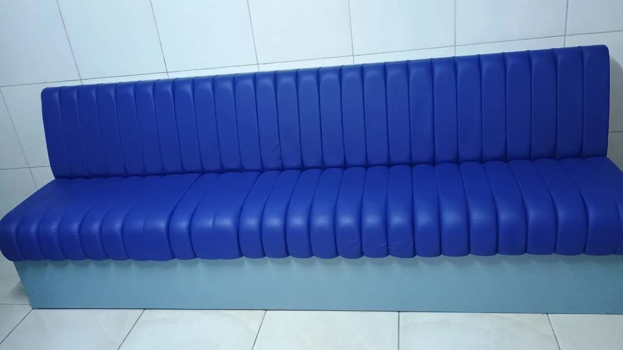 Sofá em Estofado com Base em MDF | Moderno, Resistente e Confortável - Foto 2