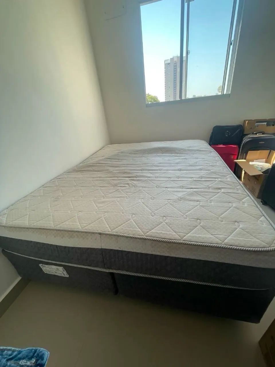 Vende-se cama box com colchão R$250,00