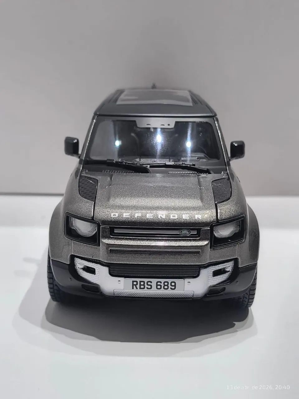 Jeep Defender Burago Escala 1:24 - Foto 3