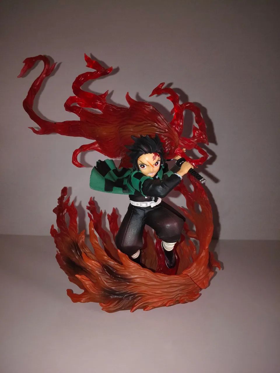 Action figure 457380546164838400