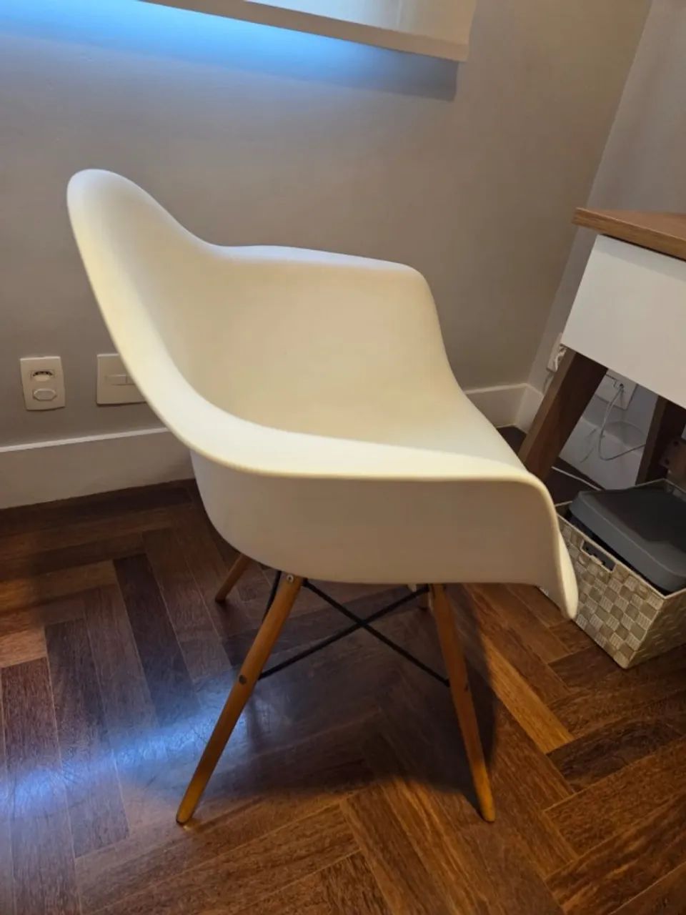 Cadeira Eames Tok&Stok | Madeira + Branca - Foto 3
