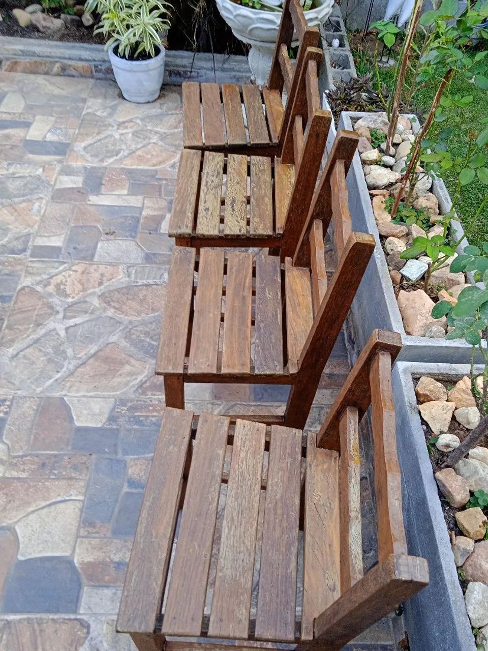 Mesa de madeira com  4 cadeiras  - Foto 5