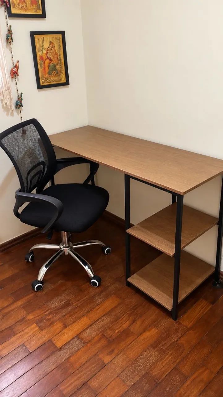 Mesa e cadeira de escritório 