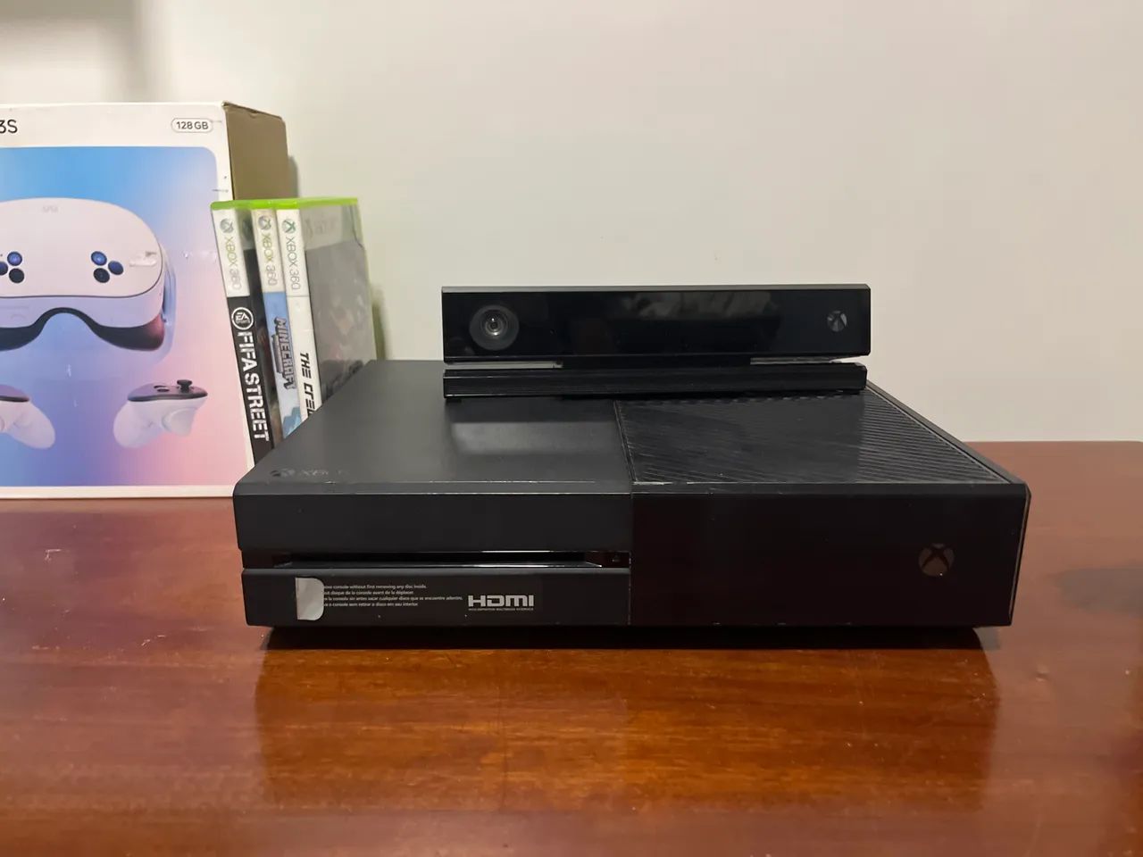 Xbox one com kinect, sem fonte e sem controle 