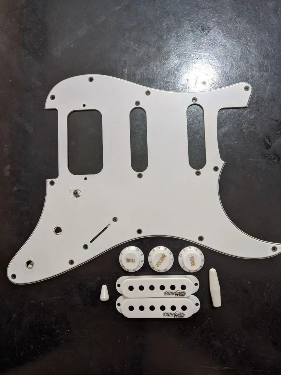 Escudo stratocaster +knobs+capas de captadores