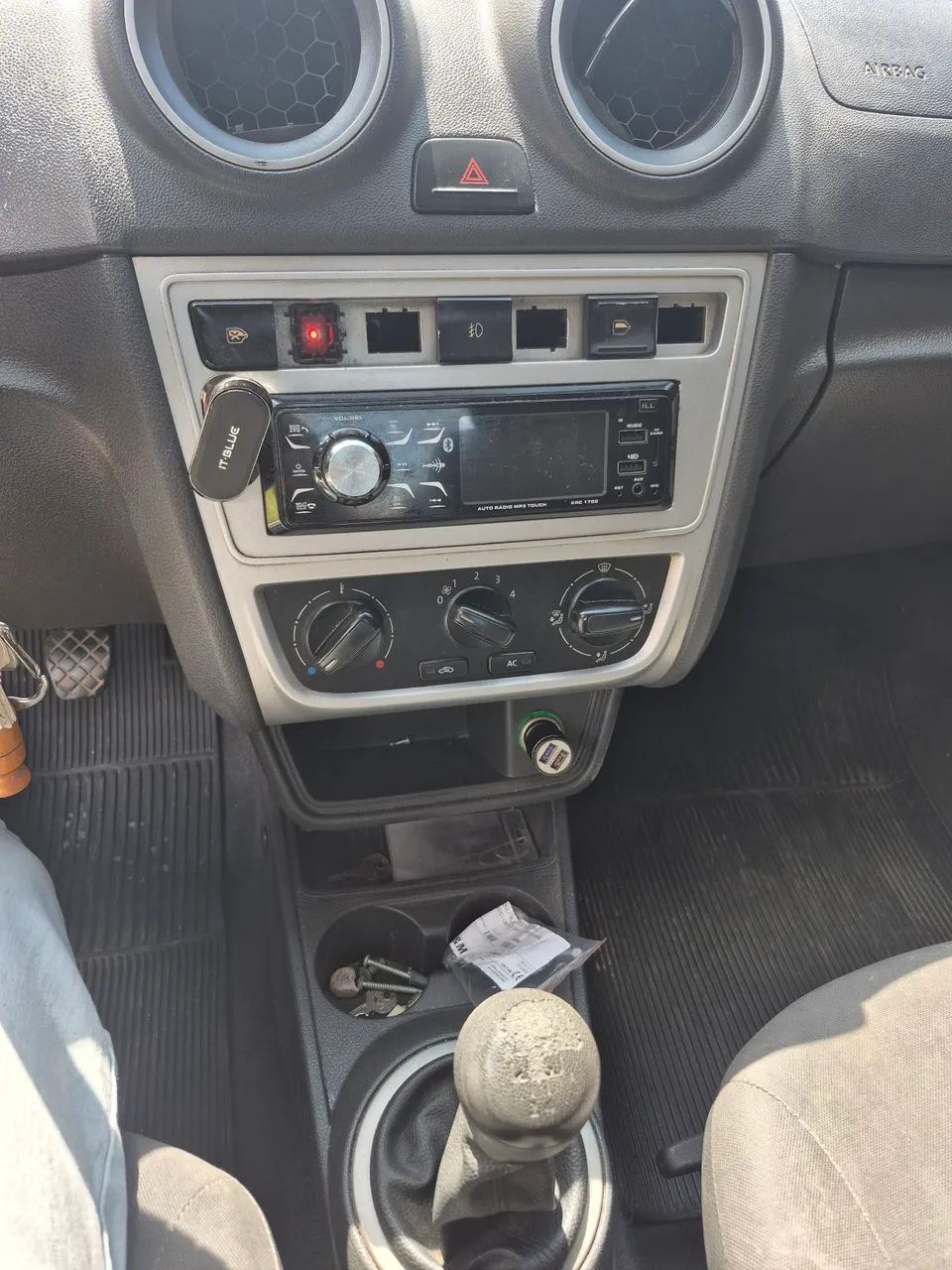 Volkswagen Voyage VOYAGE Trendline 1.0 T.Flex 8V 4p 2015