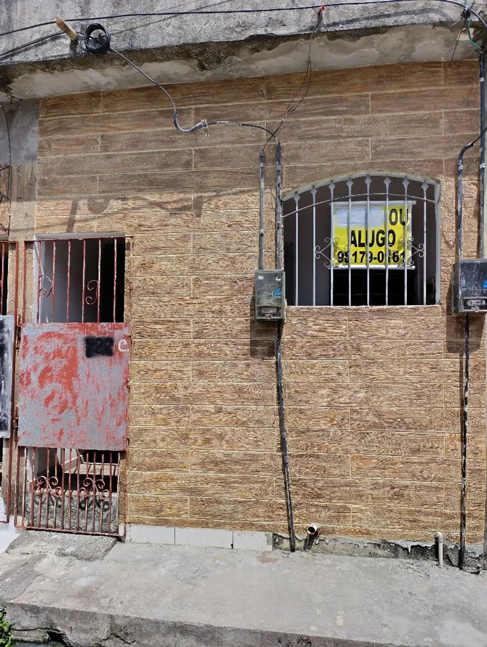 ALUGO  CASA PEQUENA