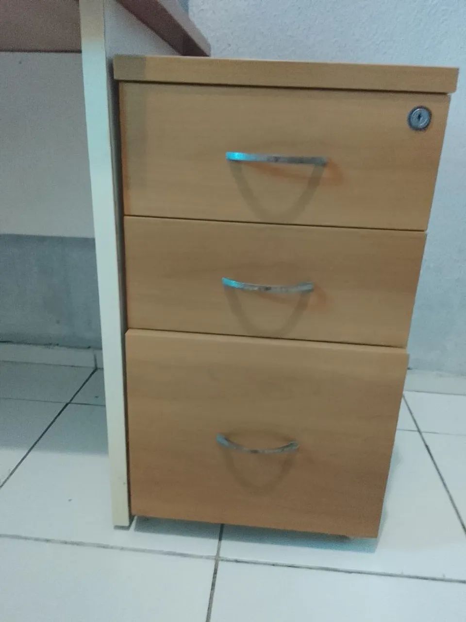 Vendo mesa e gaveteiro para escritório  - Foto 5