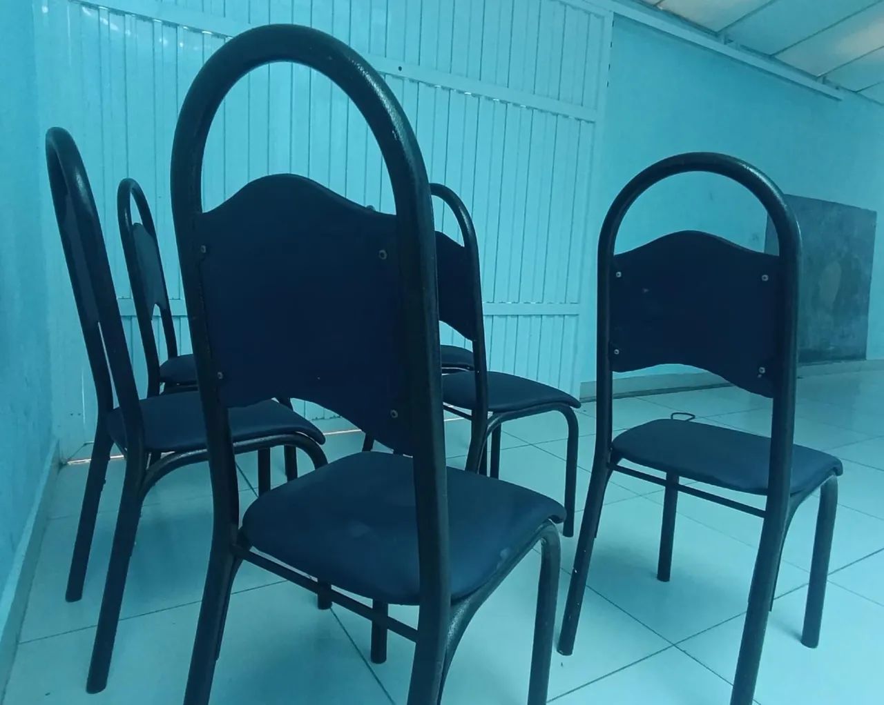 Cadeira colonial em aço com assento e encosto confortável  - Foto 5