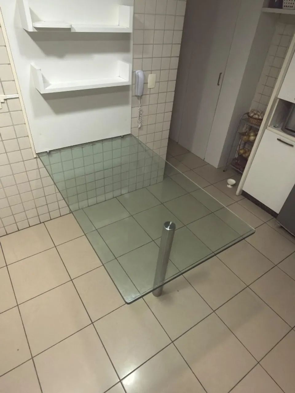 Mesa em Vidro Temperado com Pé de Alumínio