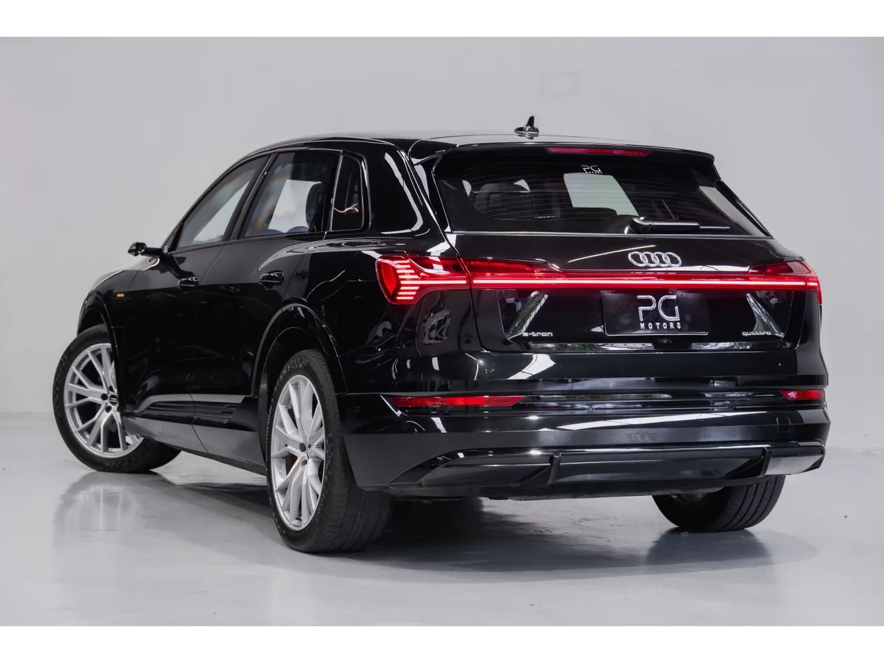 Audi E-TRON Performa. Black Aut. (Elétrico), foto 5 de 14