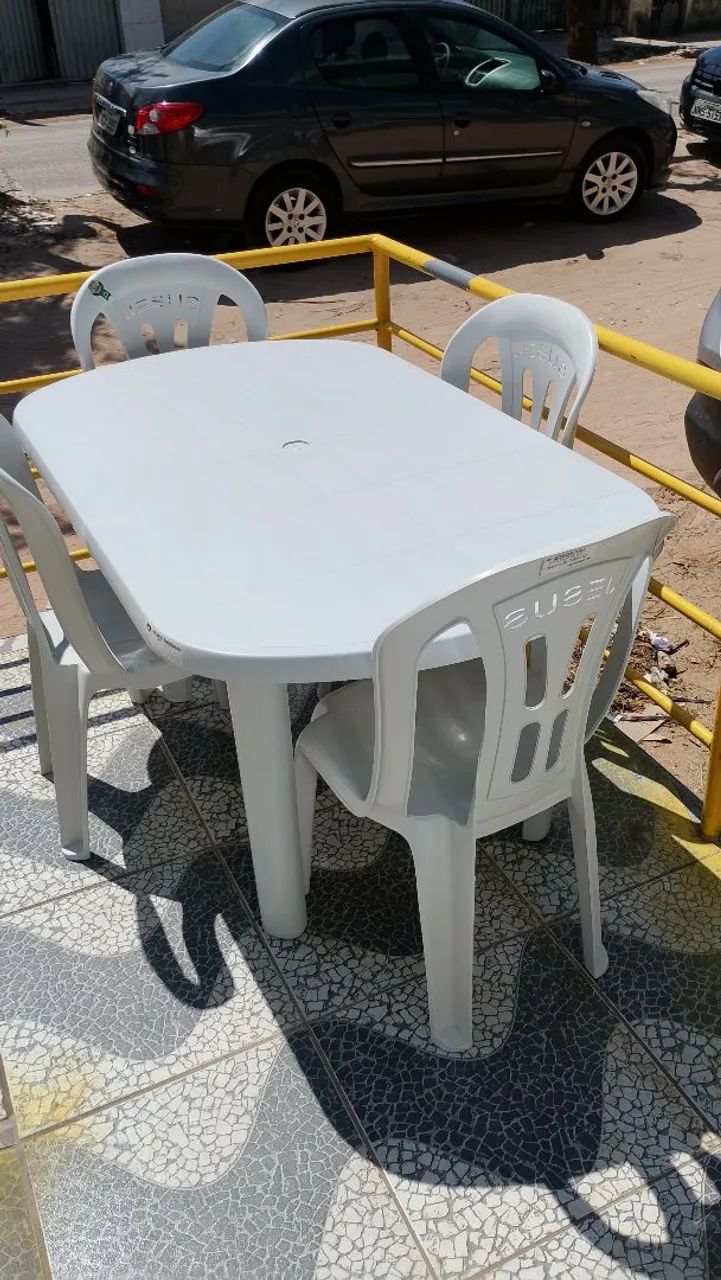 Mesa com 4 cadeiras 