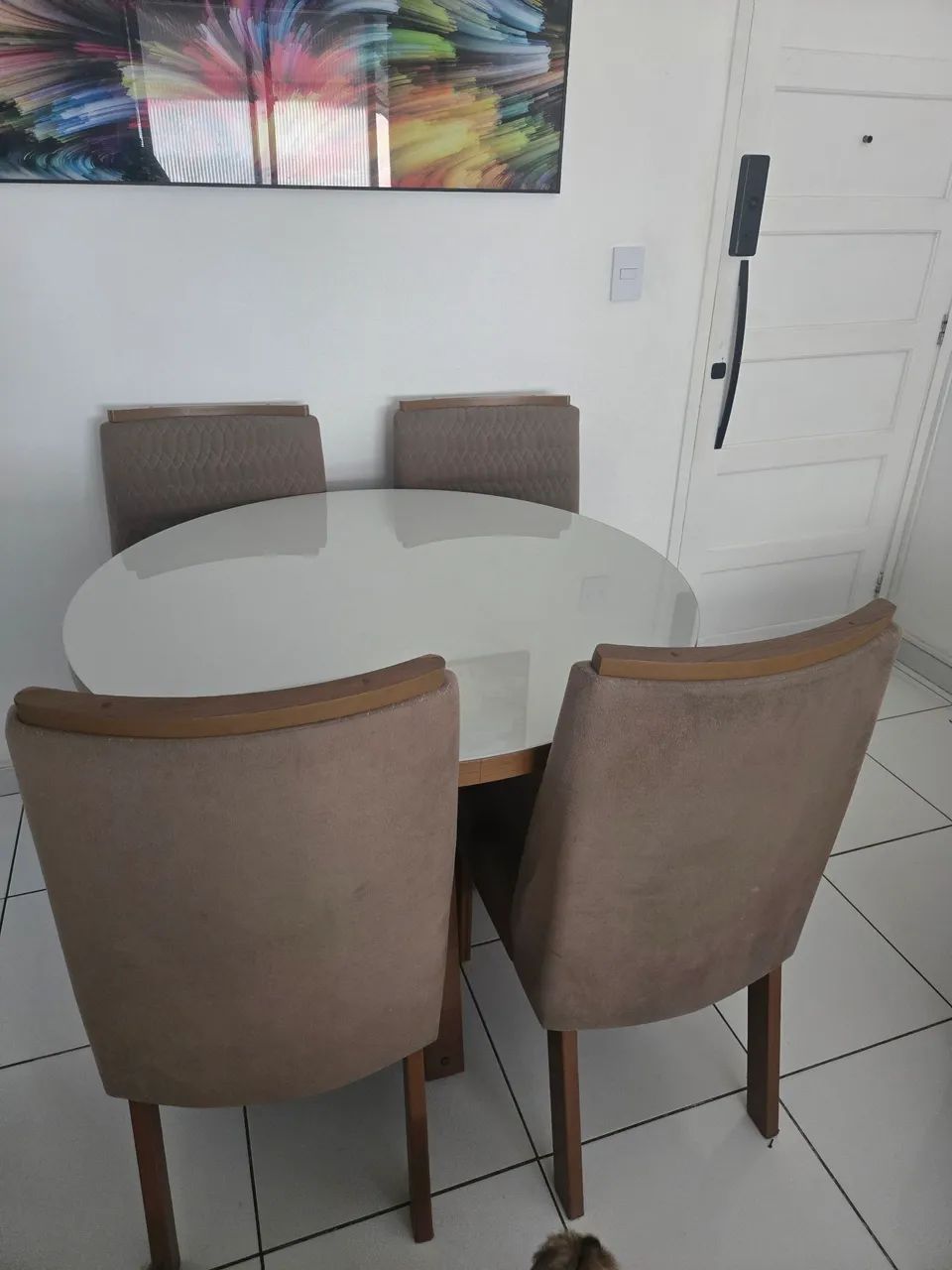 Vendo mesa com tampo de vidro e 4 cadeiraa - Foto 3