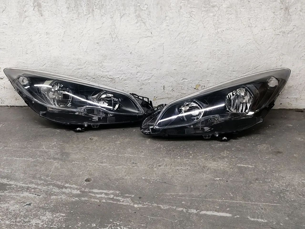 FAROL Peugeot 308/408 - Peças para carros, vans e utilitários
