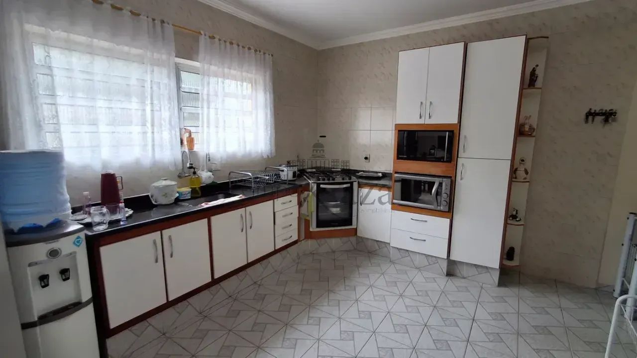 Prédio Comercial / Residencial - 2 Residencias e 2 Salões Comerciais com Pé Direito alto. - Foto 5