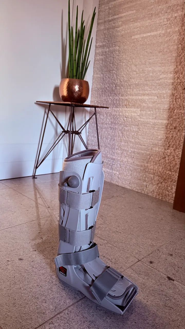 BOTA IMOBILIZADORA PNEUMÁTICA GENESIS WALKER LONGA BERG - tamanho G (39/43)