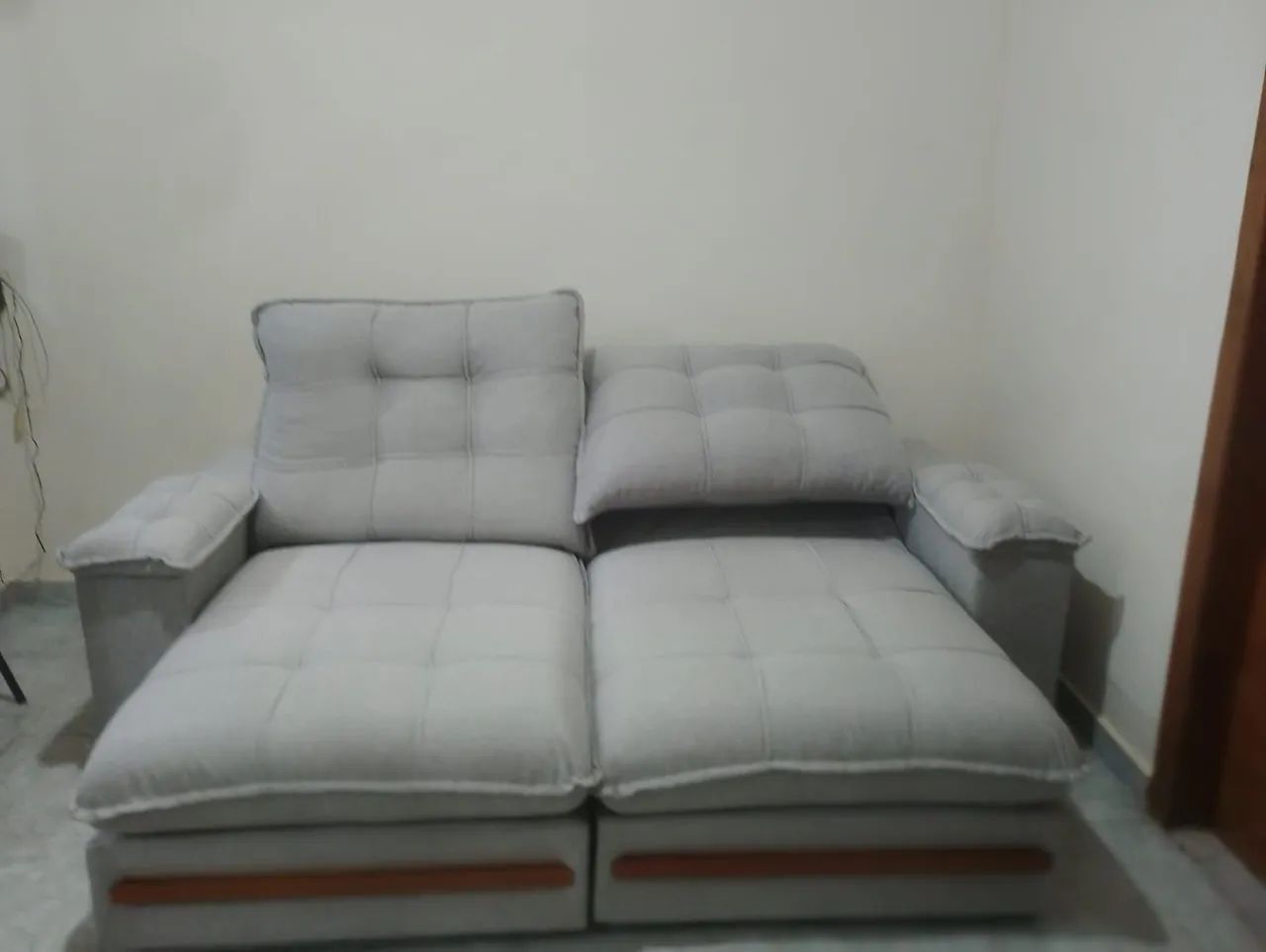 Lindo sofá em linho cinza 2,30m. - Foto 3