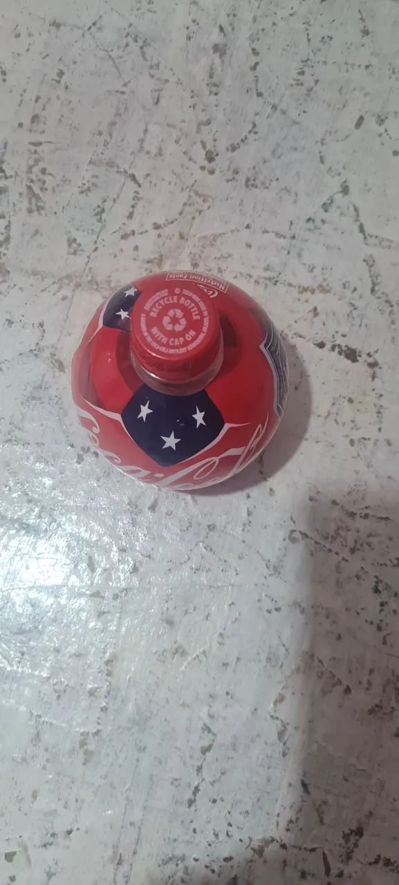 Garrafa da Coca Cola em formato de bola - Foto 5