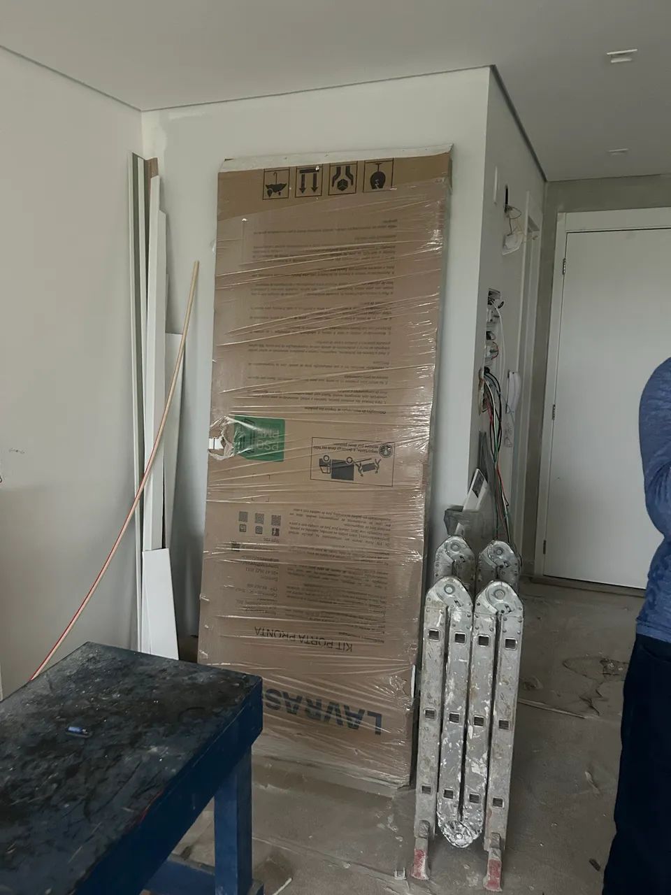 Porta nova com batente
