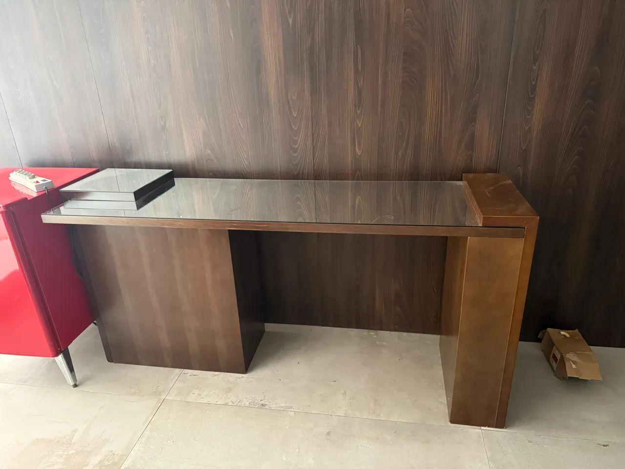 Aparador / Bancada com tampo de vidro  - Foto 2
