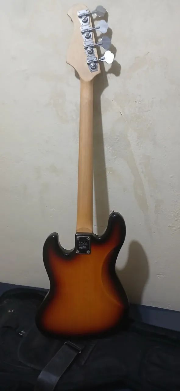 Contra baixo eagle 4 cordas