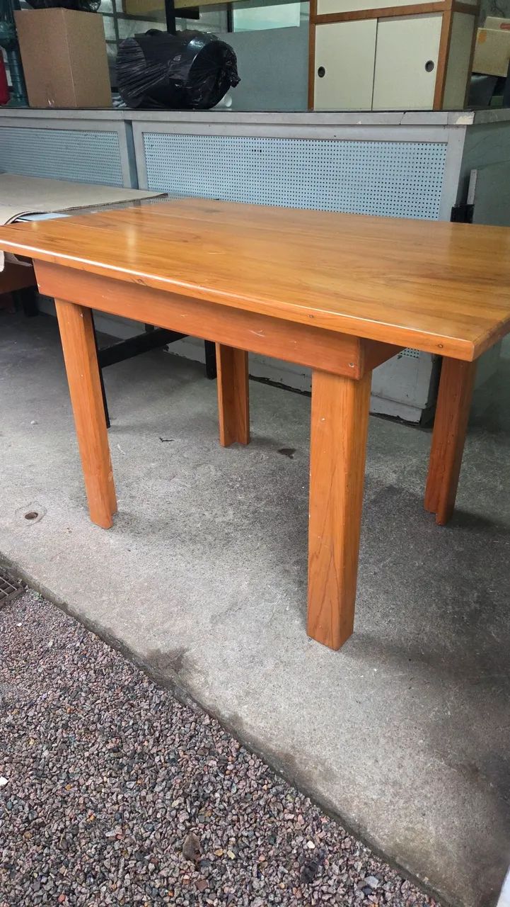 Mesa rústica de Peroba