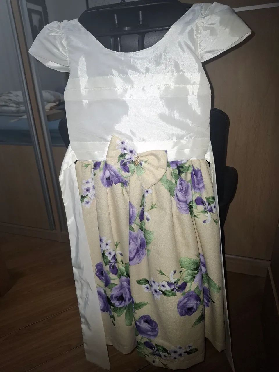 Vendo dois vestidos de festa juvenil novos