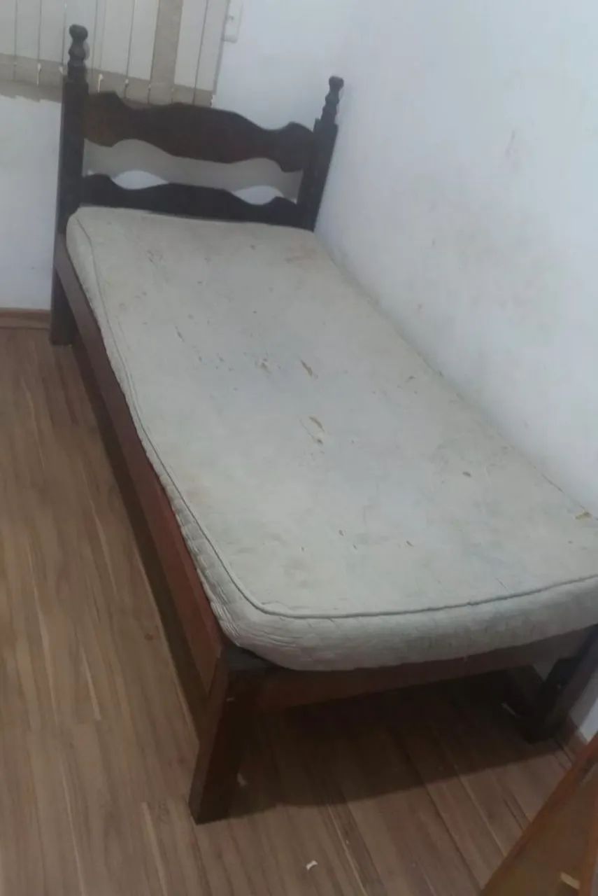 Cama de sucupira solteiro com colchão 