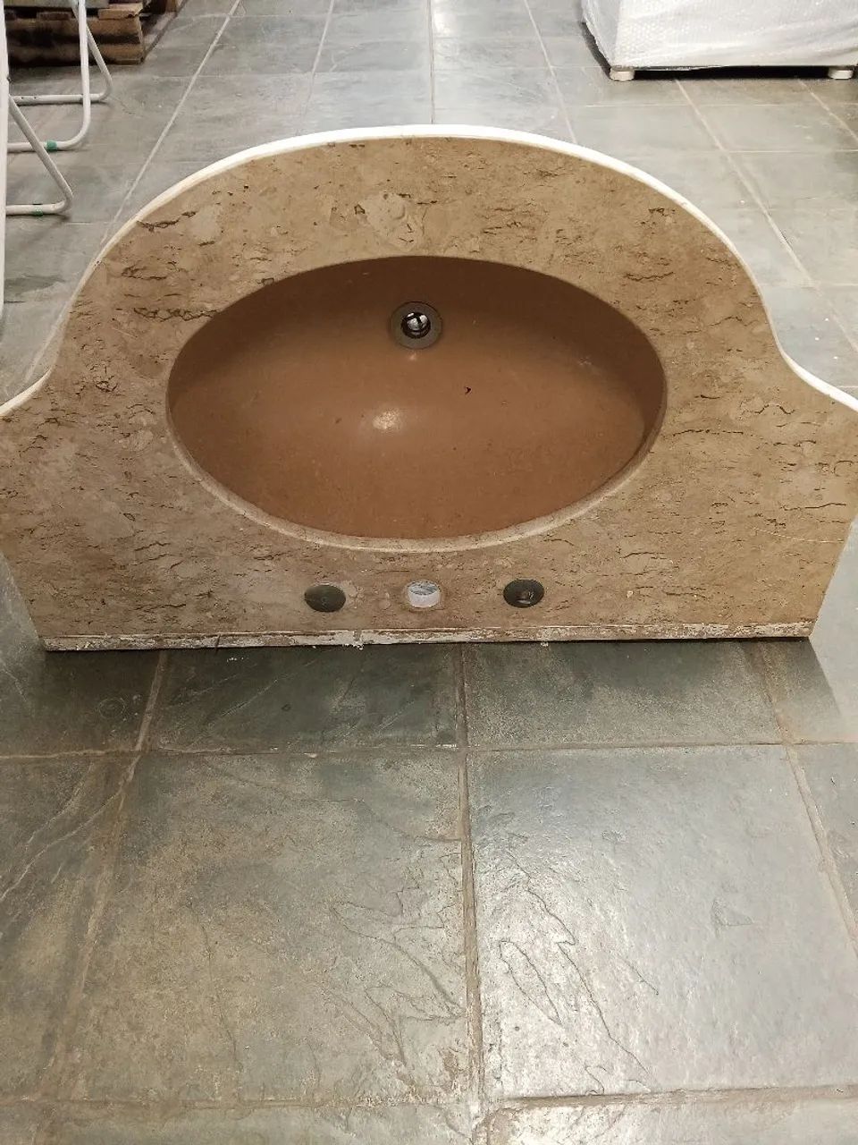 Vendo lavatório com bancada.