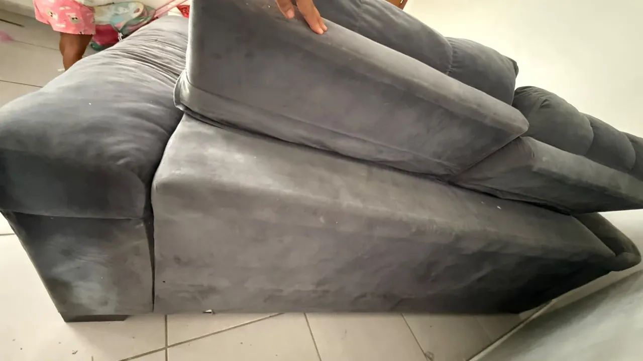 sofá retrátil cinza - Foto 3