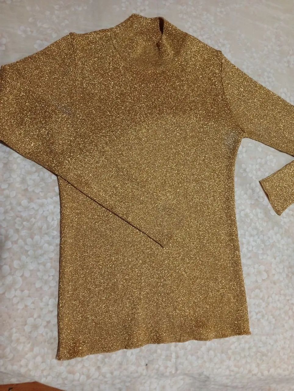 Blusa feminina dourada 
