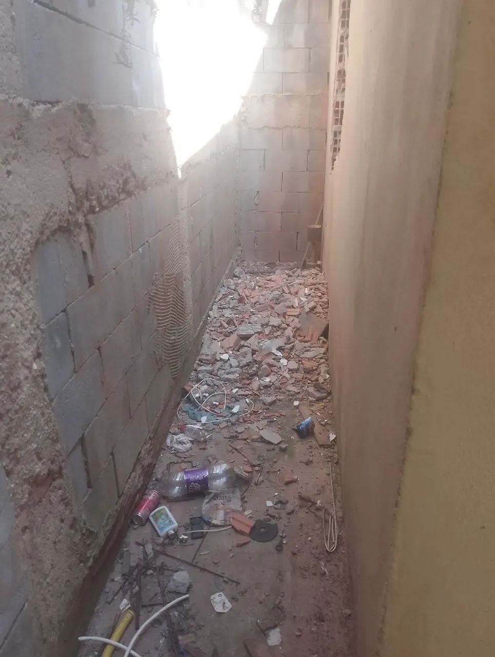 Vendesse lote já com uma casa  - Foto 2