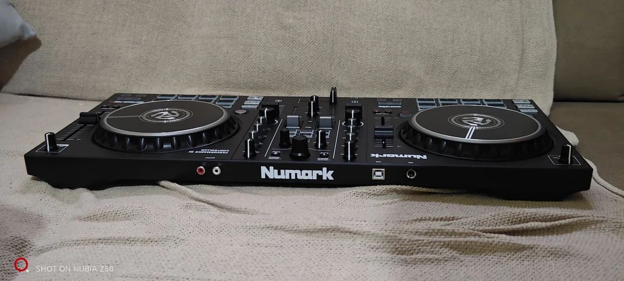 Controladora Numark Mixtrack Pro FX