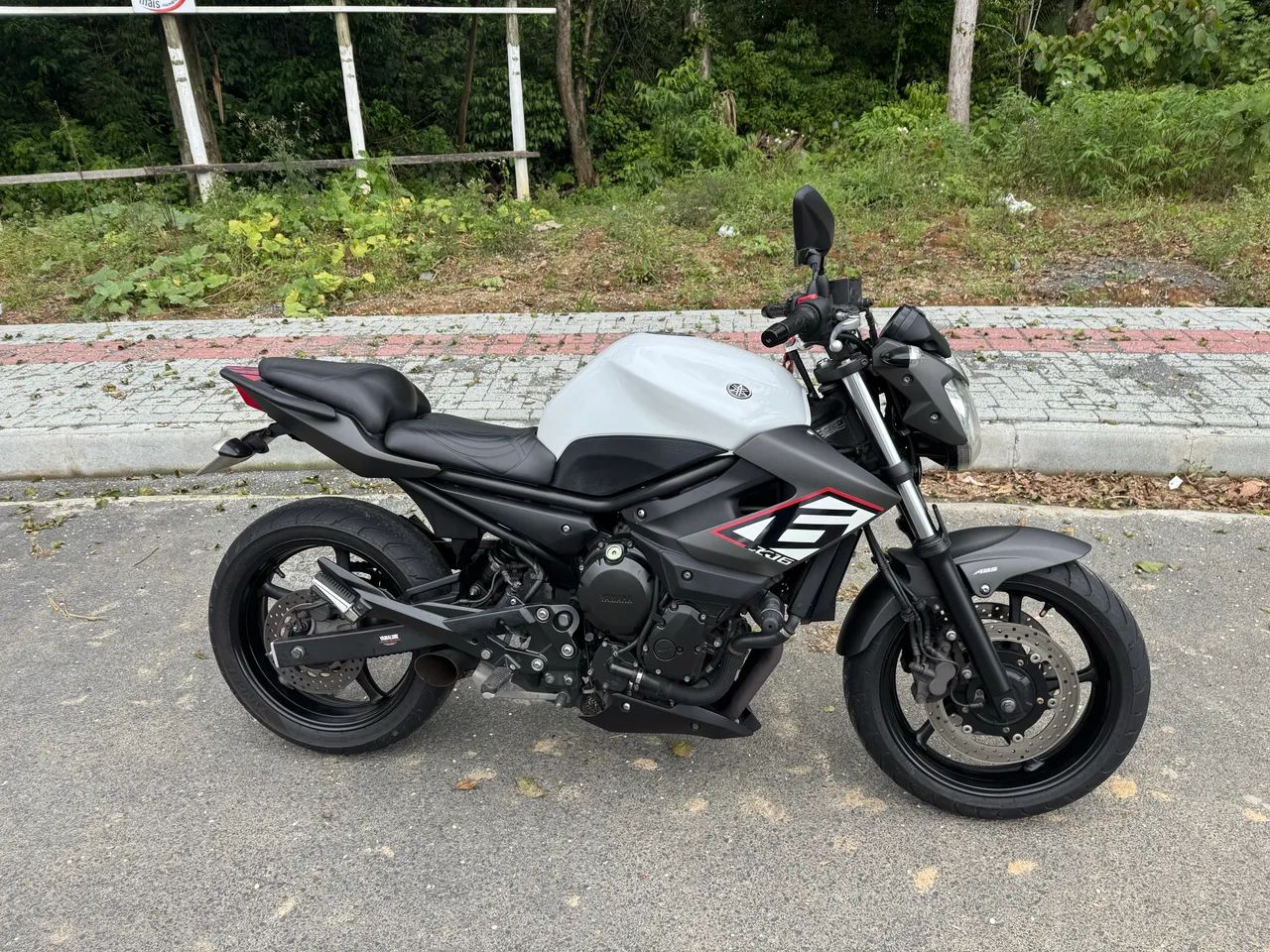 XJ6 N ABS 2016 - Foto 3