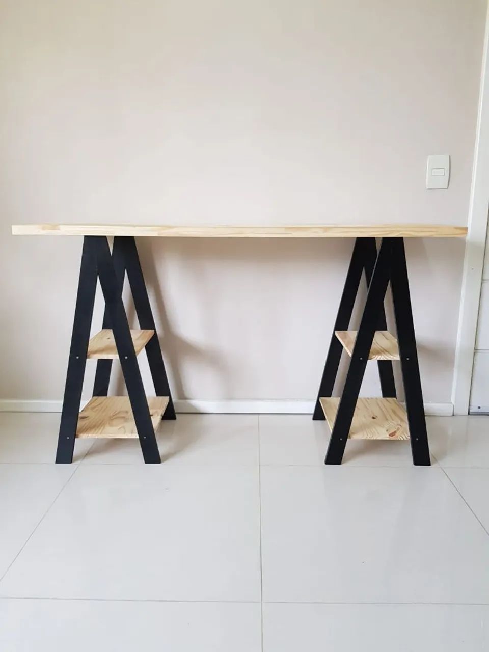 Mesa com cavaletes