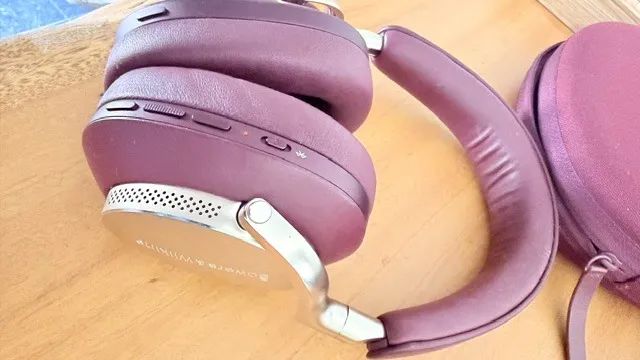 Bower & Wilkins Head phone